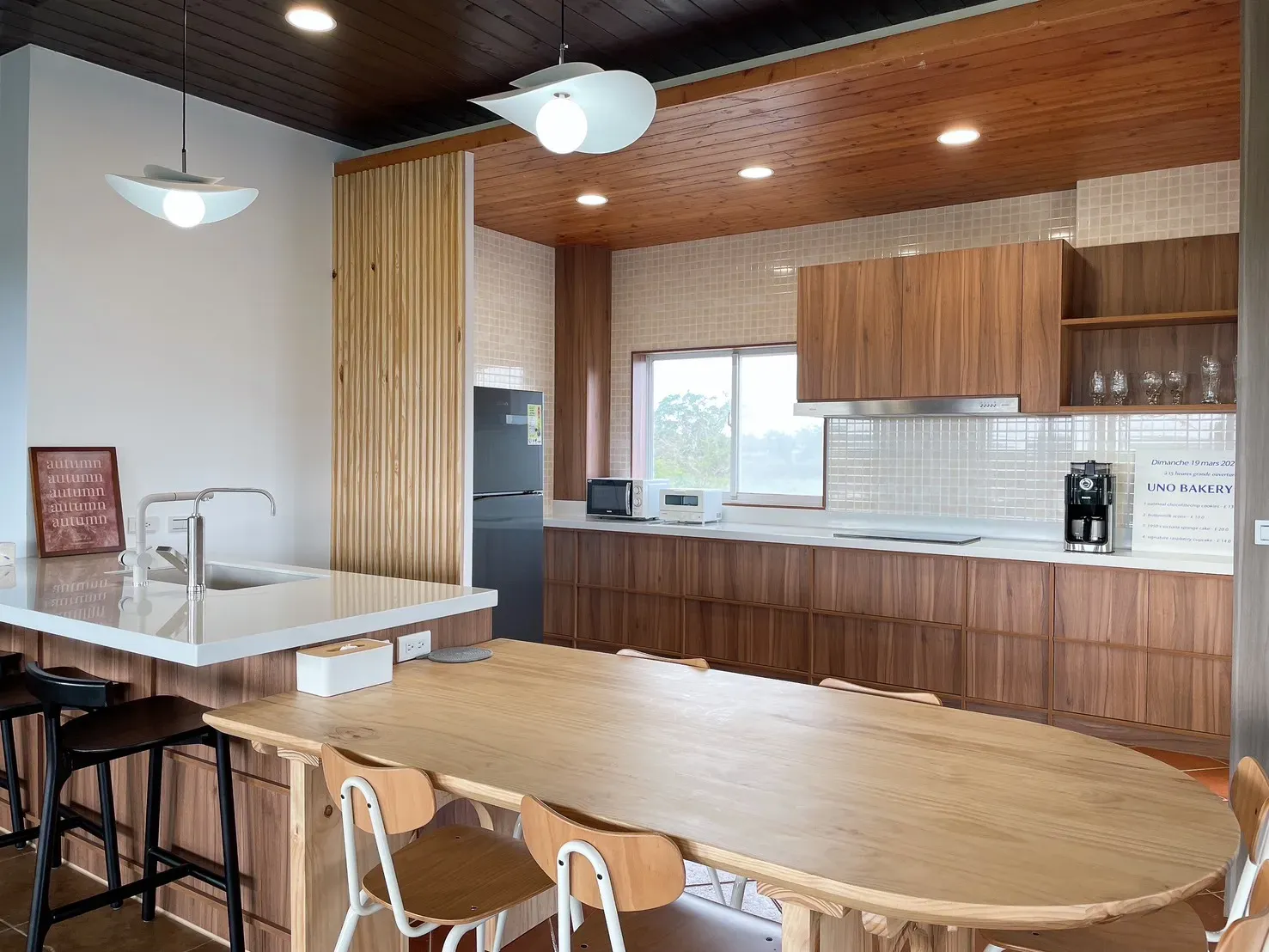 民宿廚房微波爐電磁爐設備